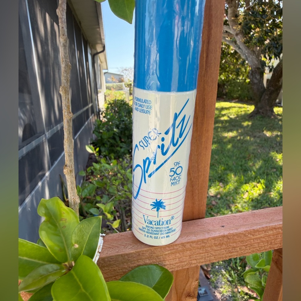VACATION Super Spritz SPF 50 Face Sunscreen - Picture 3 of 6